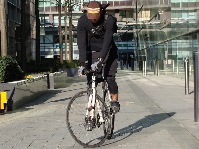 The trackstand technique for urban cyclists