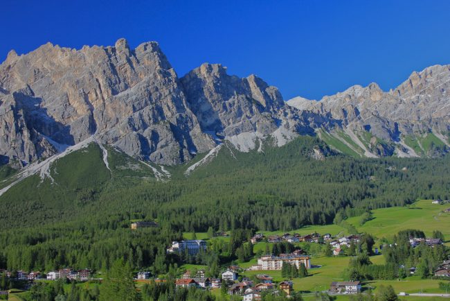 Biking with the family along the “Dolomiti Way” Biking with the family along the “Dolomiti Way”