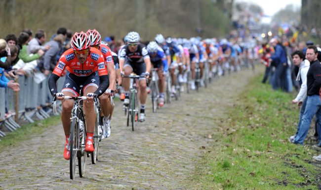 How to pedal on pavé and white roads with racing bikes