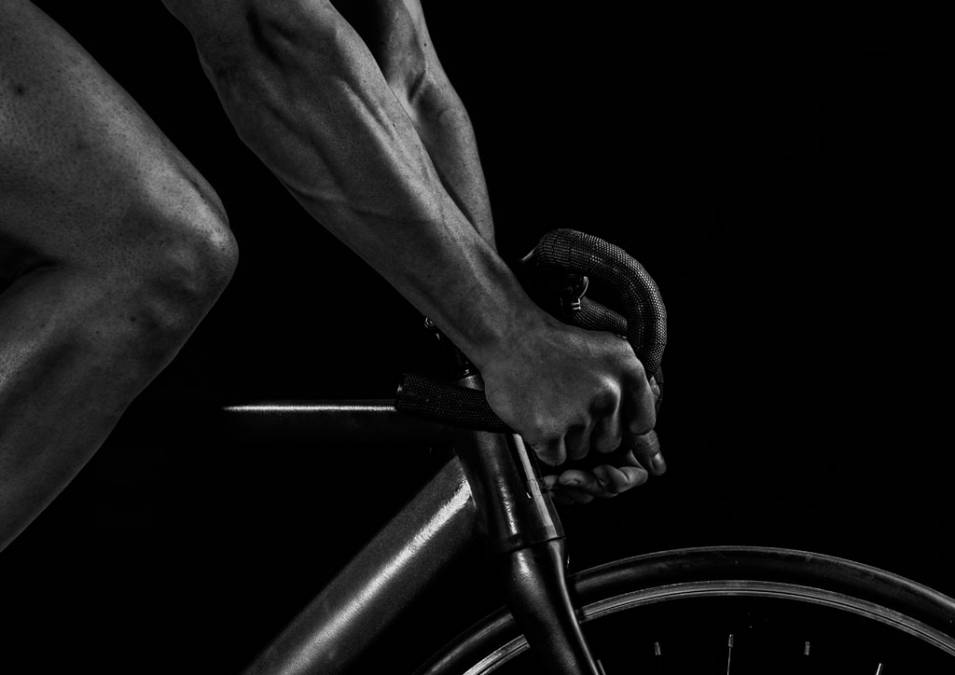 The advantage to have strong muscles for the cyclist