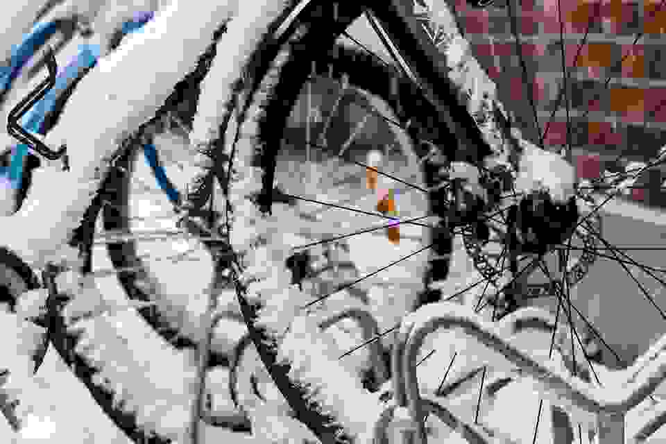 How to ride the bike on snow