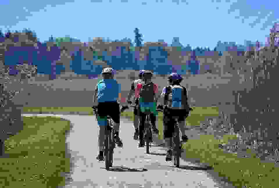 What are the main benefits of cycling?